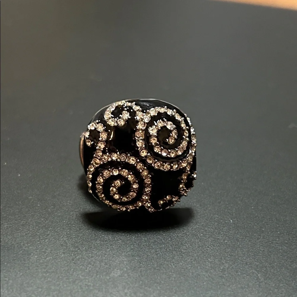 Art Deco Elegant Rhinestone Black & Silver Swirl Stretchy Cocktail Ring Size O/S